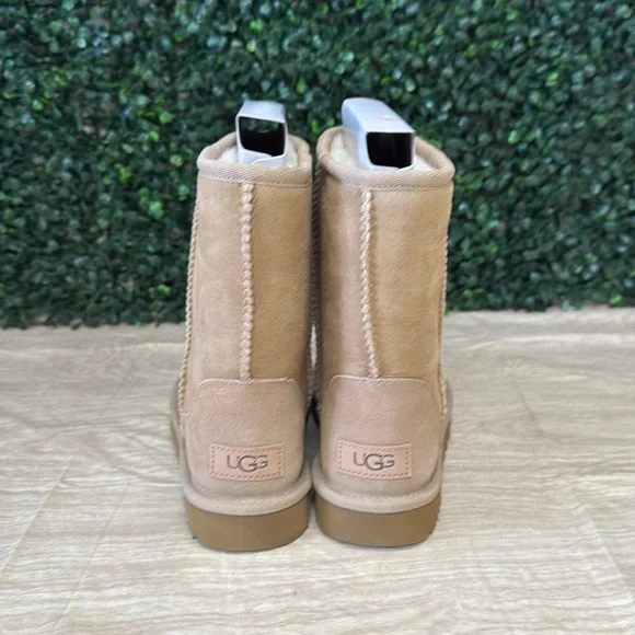 UGG Classic Short II - W5 - Picture 5 of 8